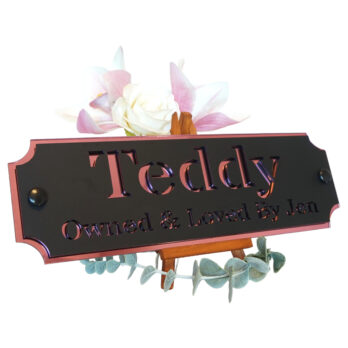 Acrylic-Stable-Name-Plate-Pink-Mirror-Text-Left