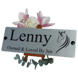 Aluminium-Silver-Stable-Name-Plain-Horse-Head-Logo-Right